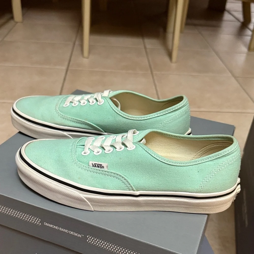 Vans Light Green Canvas Sneakers Unisex Women 8 Men 6.5